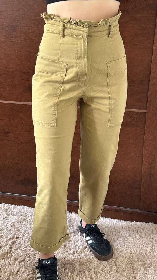 Pantaón ZARA verde fruncido con bolsillos