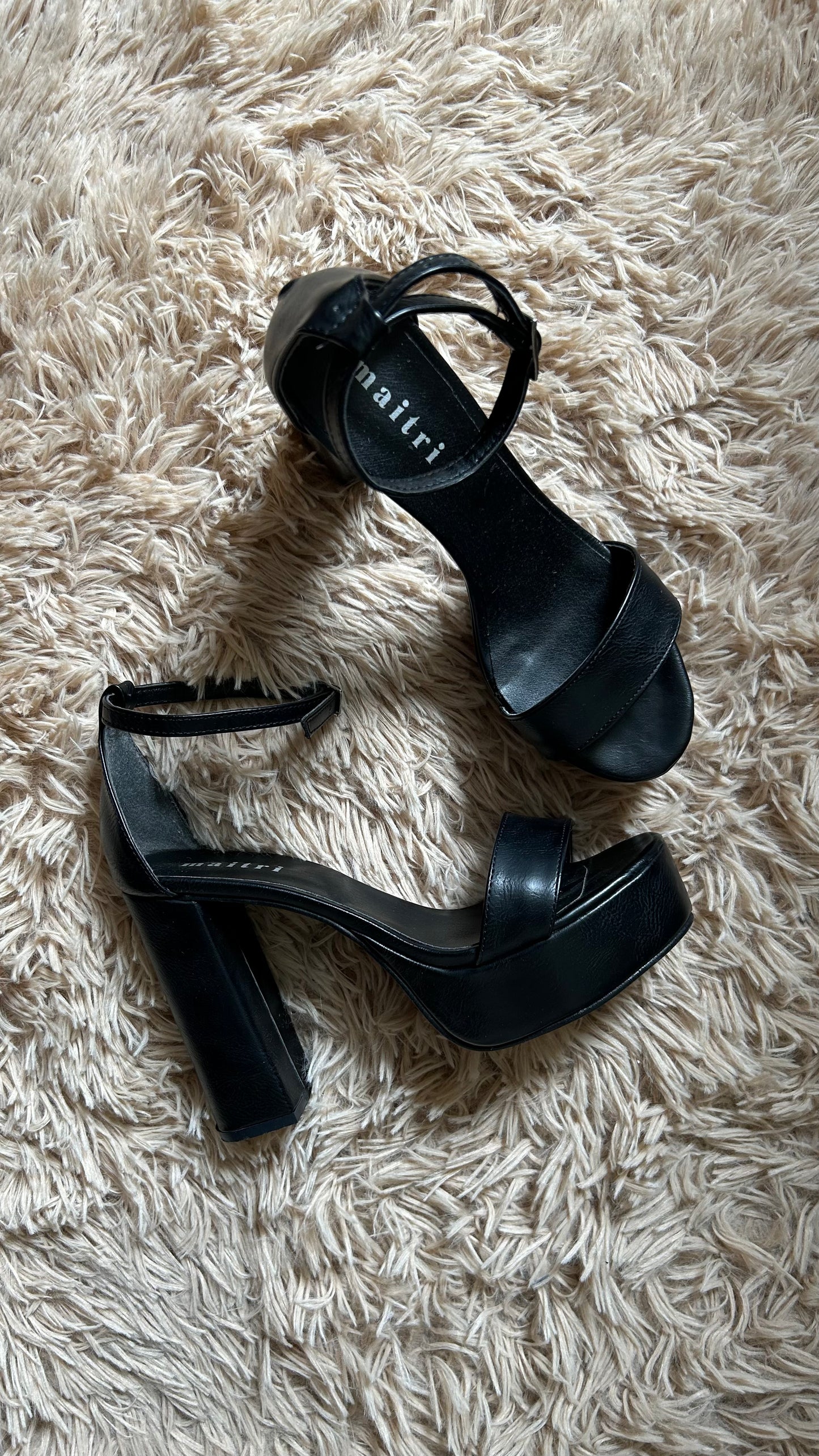 Sandalias negras altas MIATRI