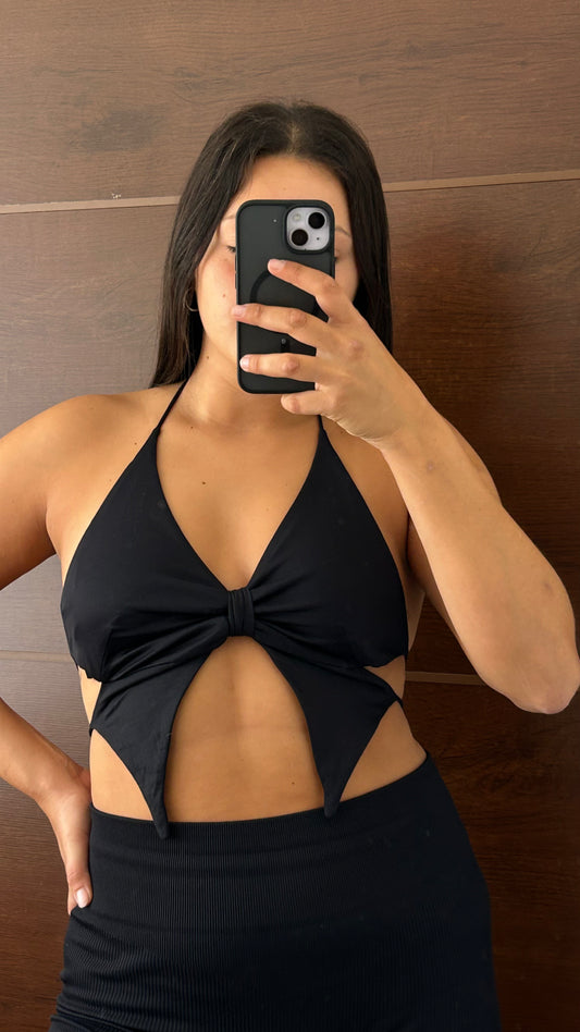 Top BERSHKA negro tipo mariposa