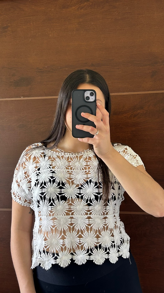 remera manga corta blanca crochet flores de crochet