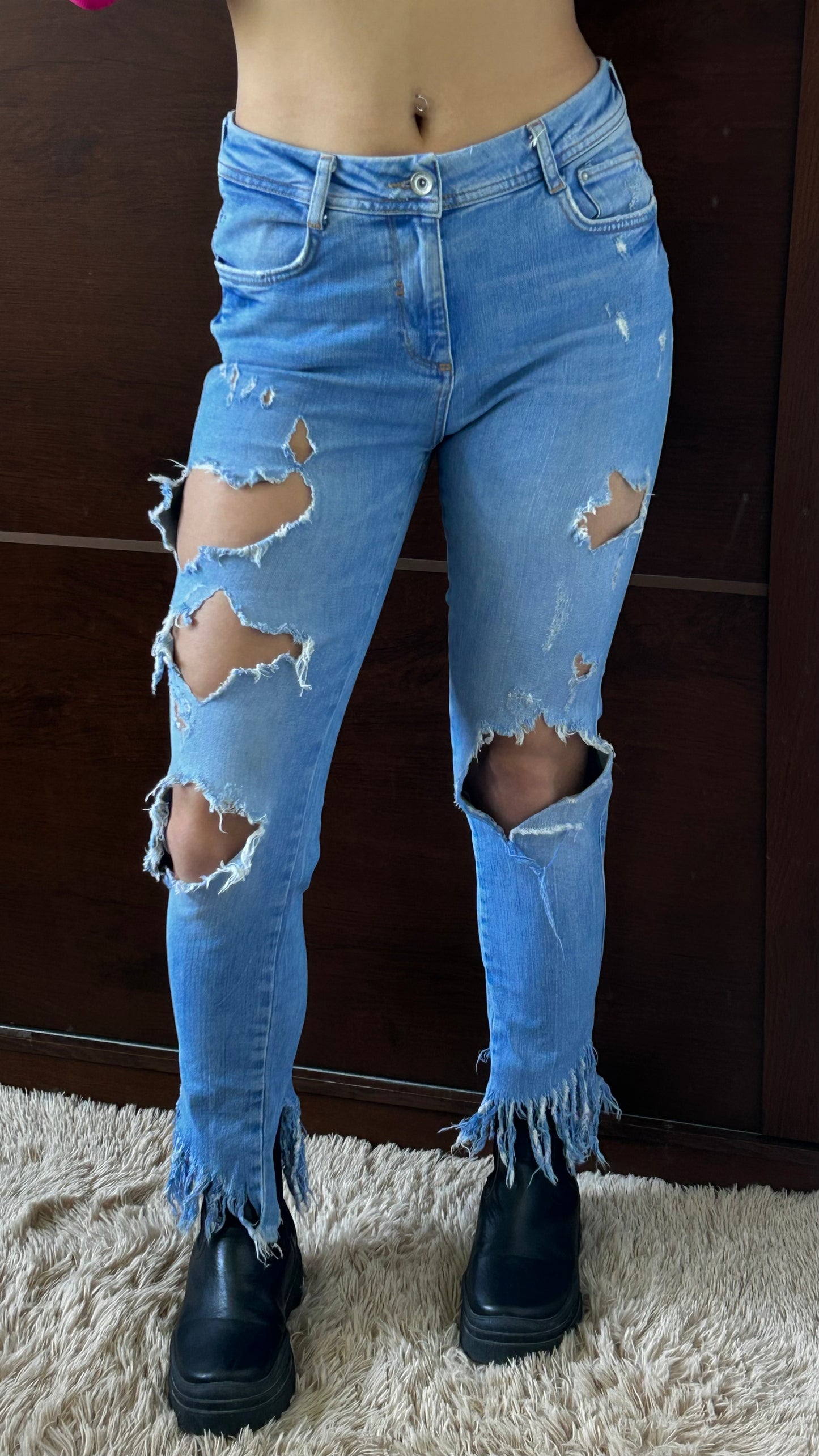 jean ZARA clarito roto