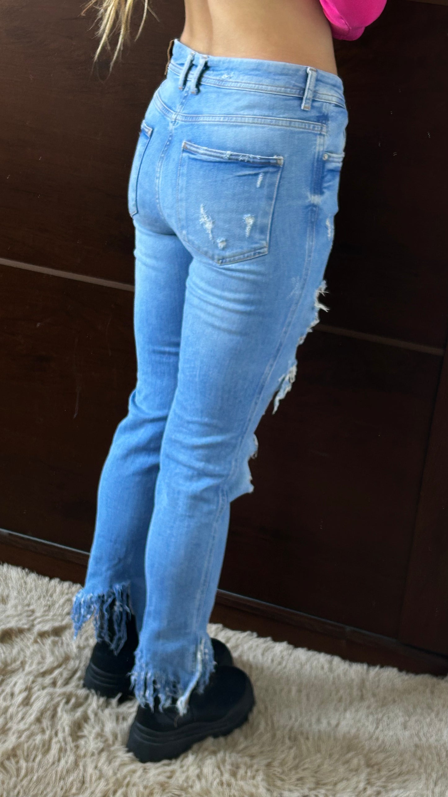 jean ZARA clarito roto