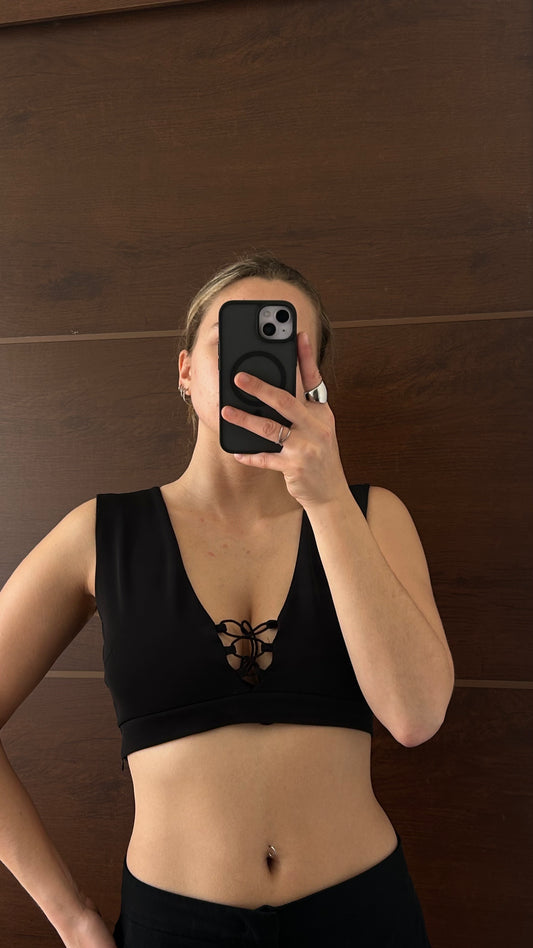 top Zara escote en v negro trenzado