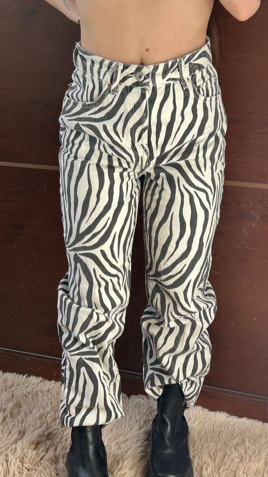 Jean ZARA zebra blanco y negro